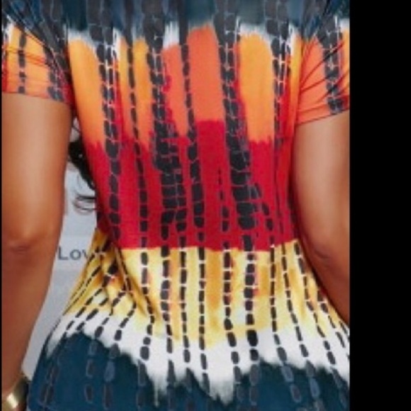 💋 Multi-Color W/Black Dotted Stripes Going👇🏼Lips W/Sprinkles All Over Shirt - Picture 10 of 12